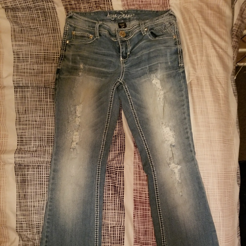 Ariya distressed jeans