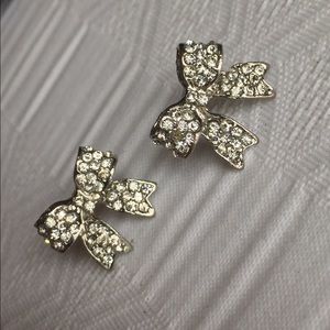 Super cute vintage bow earrings marked Roman