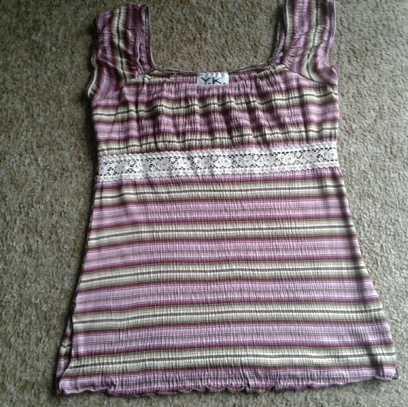 ~Cute top~ - Picture 1 of 2