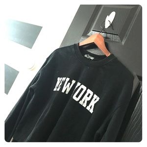 Black New York sweater 💓