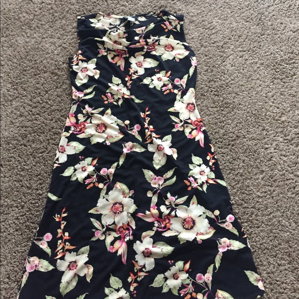 Size medium sleeveless knee length dress