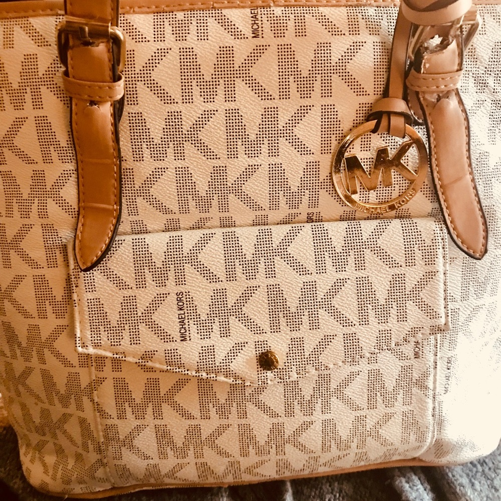 Michael Kors Signature Shoulder Bag. GUC