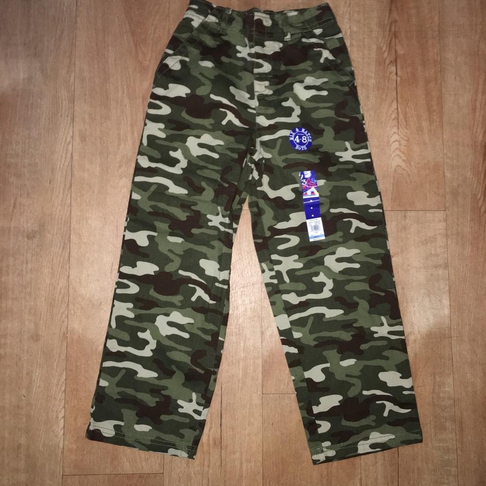 Boys size 6 NWT camo pants