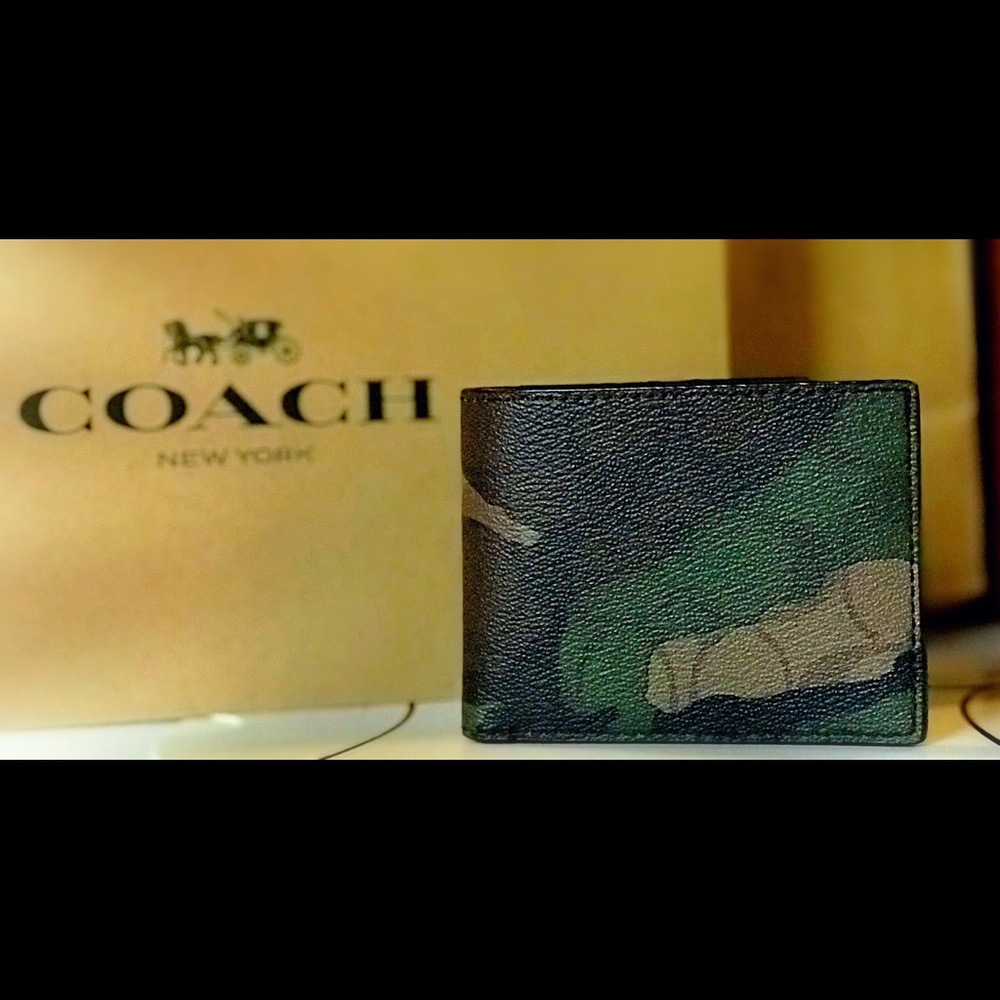 NWT Men’s COACH Slim billfold in Signature Camo.