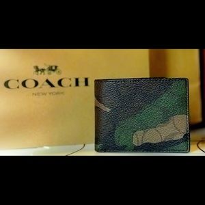 NWT Men’s COACH Slim billfold in Signature Camo.