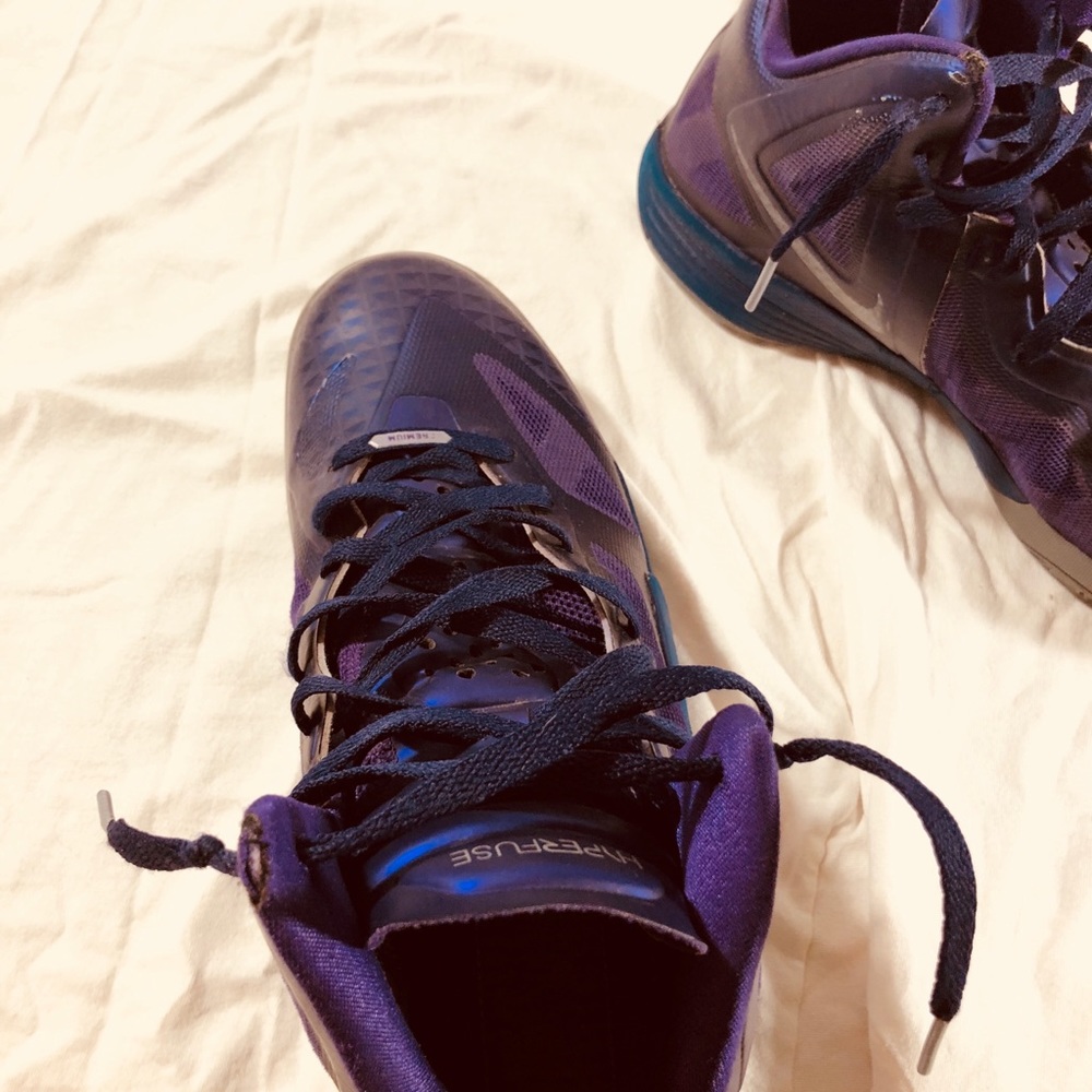 NIKE HYPERFUSE BASKETBALL SHOES - Picture 4 of 5
