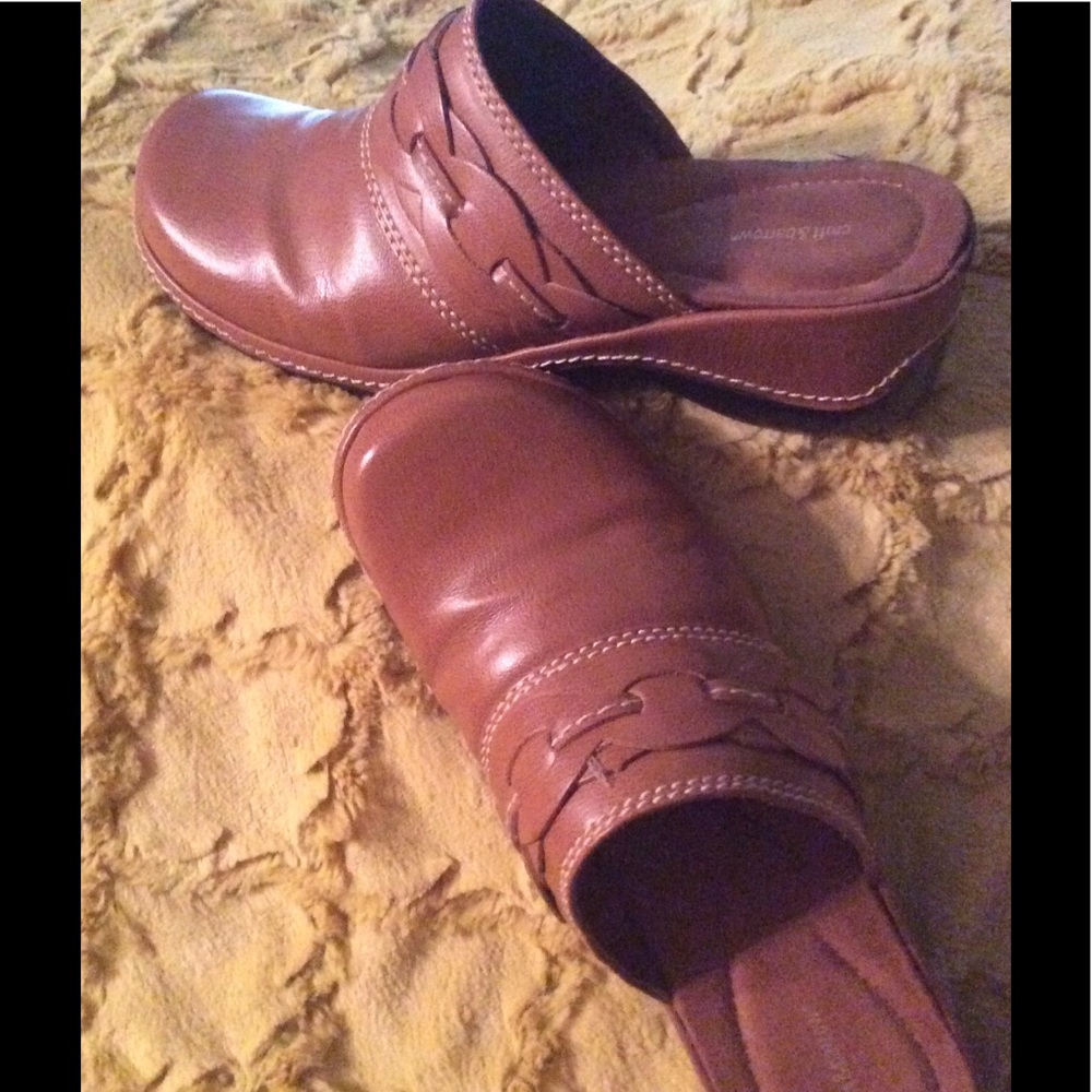 Ladies size 9 camel color mules. Super comfy.
