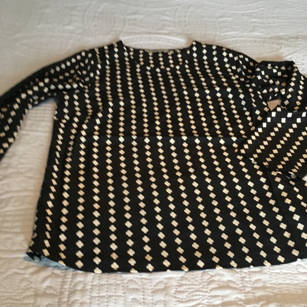 Print blouse in black and cream