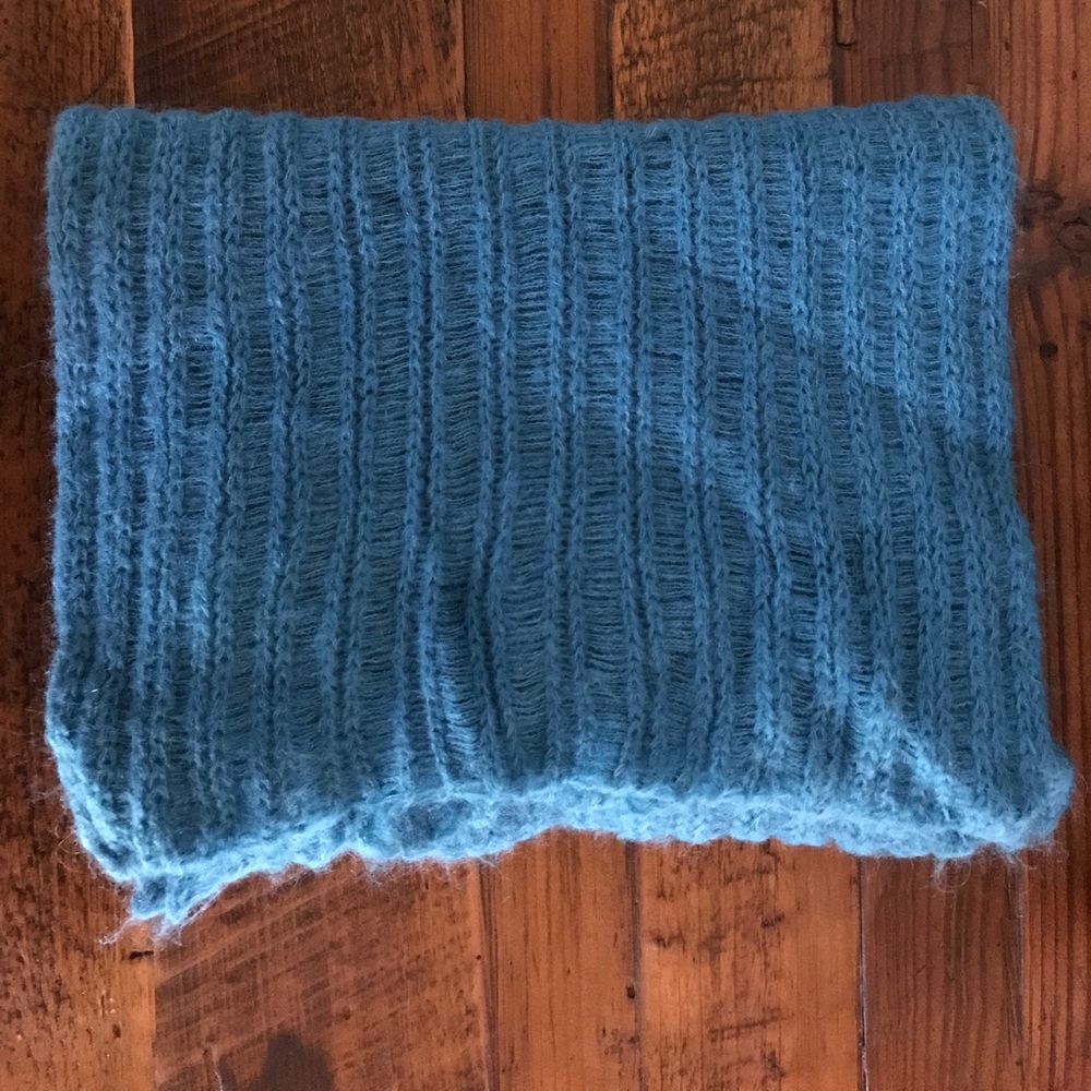 Turquoise ribbed scarf