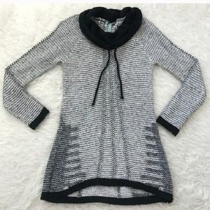 Crowl Neck Sweater