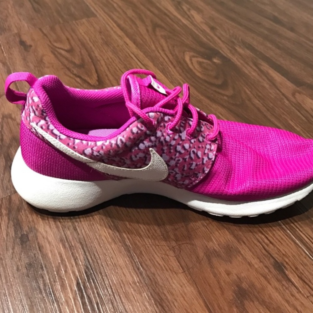 Nike roshes size 7