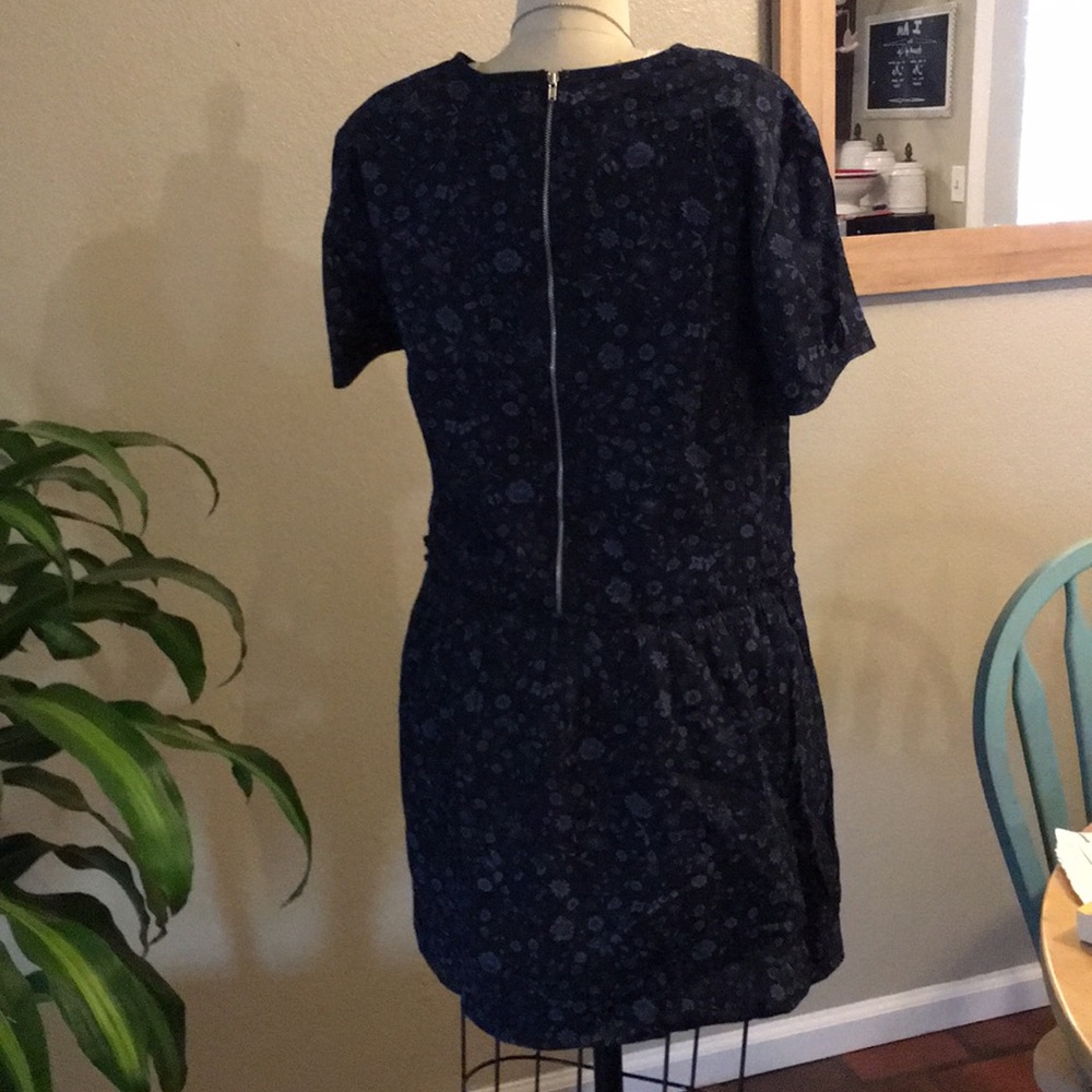 Gap loose fitted comfortable dress.