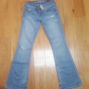 Women's AE Artist jeans. NWT. Size 6.