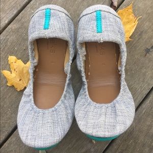 LN Silver Lake Tieks size 8