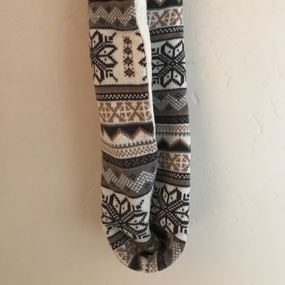 Patterned loop scarf - Picture 3 of 4