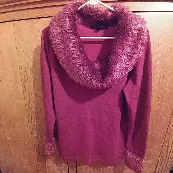 Sweater - Picture 1 of 3