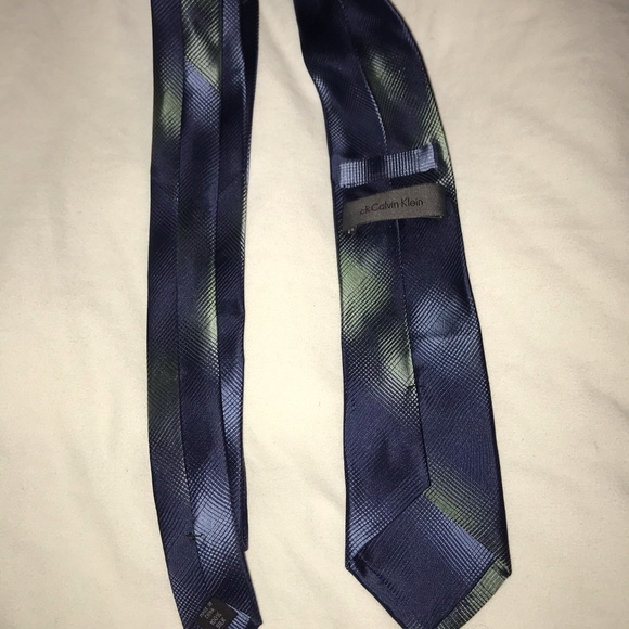 Calvin Klein - Picture 2 of 3