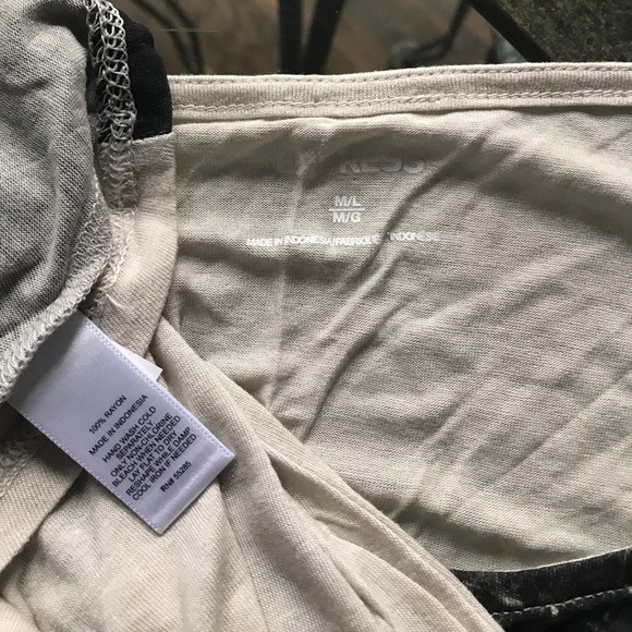 Two Express Size Large Tops - Picture 4 of 5