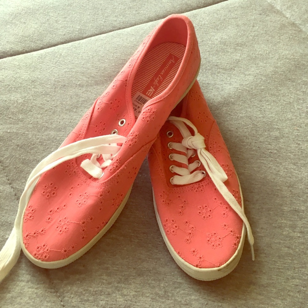 Low rise shoes