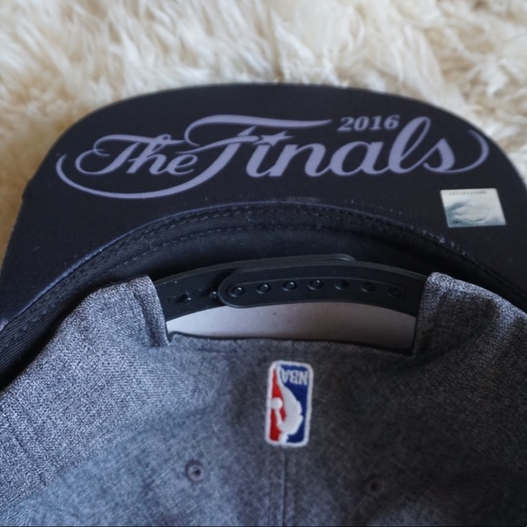 NWOT Golden State Warriors snapbacks - Picture 4 of 5