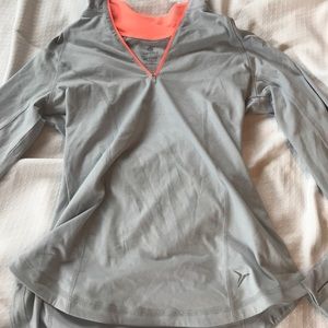 Activewear semi-fitted long sleeve