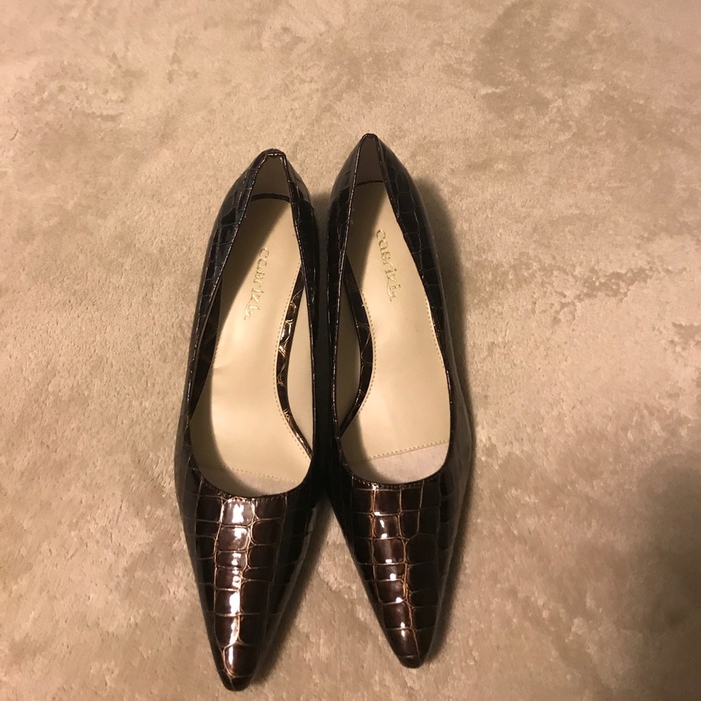 Cabrini Brown crocpattern dress shoes.  Size 9