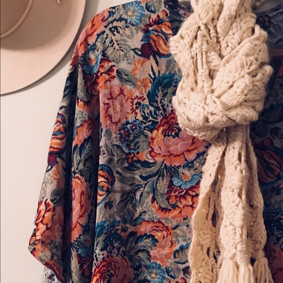 Beautiful scarf - Picture 2 of 2