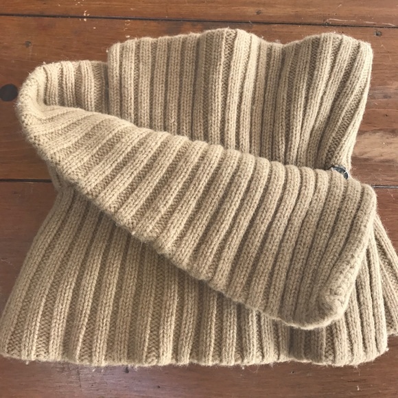 Michael Kors 100% Wool Multiway Scarf - Picture 2 of 6