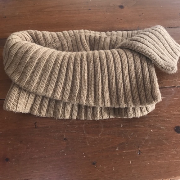 Michael Kors 100% Wool Multiway Scarf - Picture 3 of 6