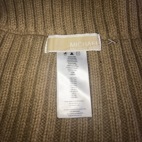 Michael Kors 100% Wool Multiway Scarf - Picture 4 of 6
