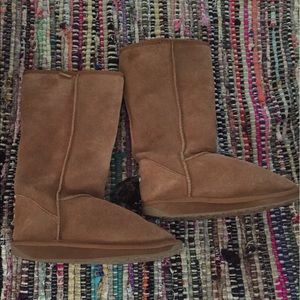 Size 9 emu tall suede  boots