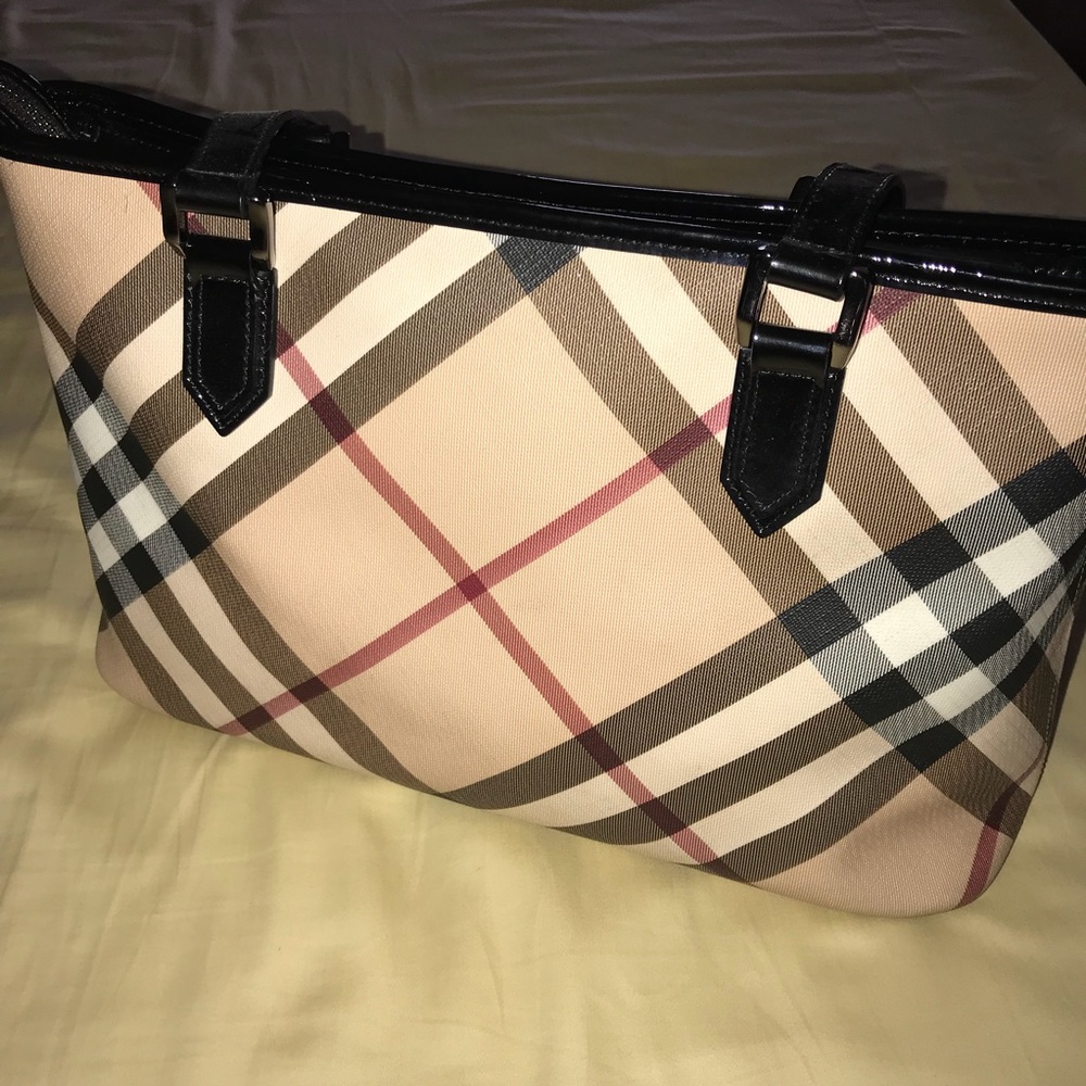 Burberry medium tote bag