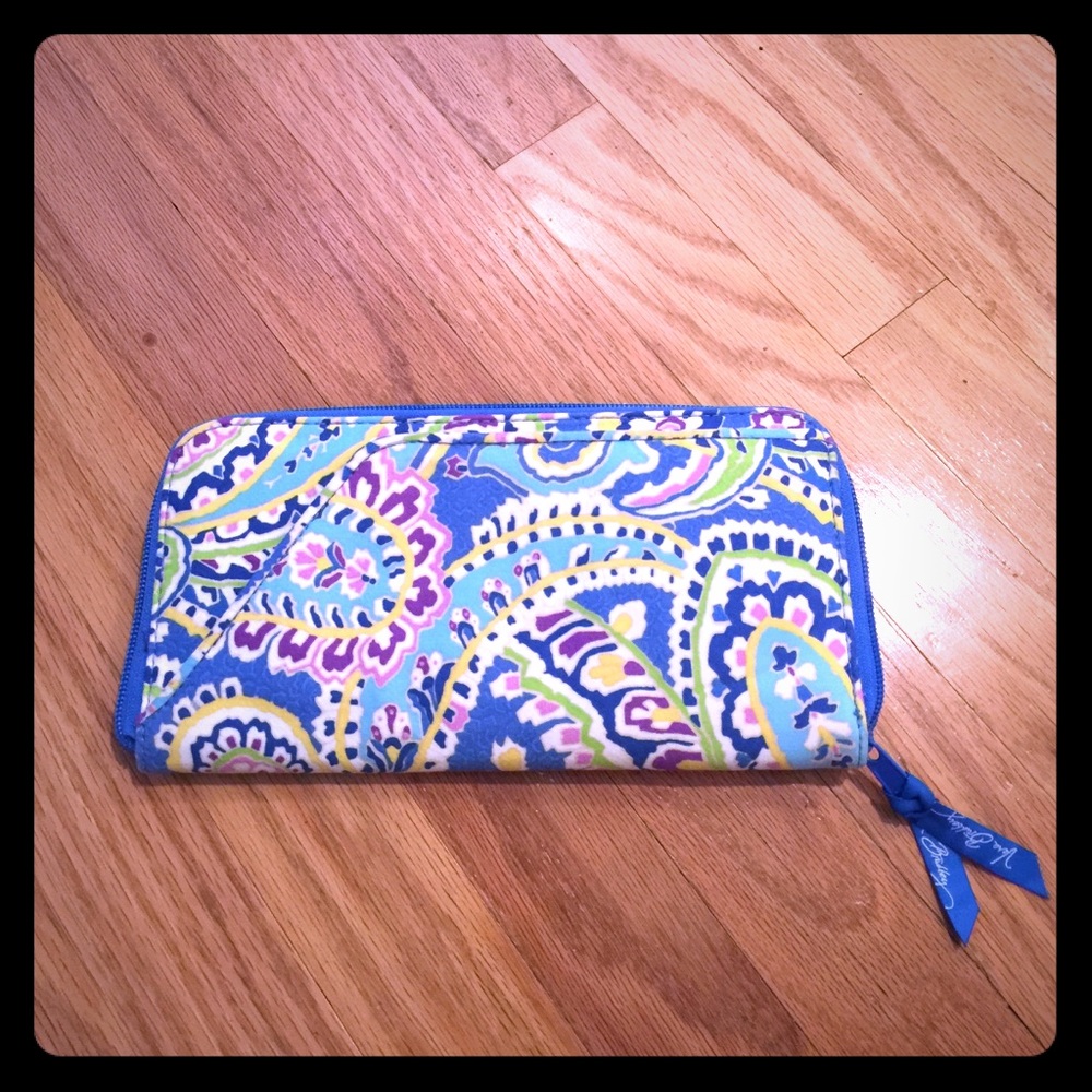 Vera Bradley travel wallet