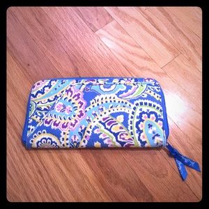 Vera Bradley travel wallet