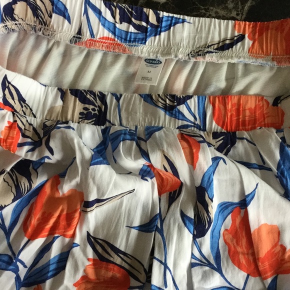 Floral skirt - Picture 2 of 3