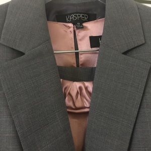 Kasper 3-piece Gray & Pink Pantsuit