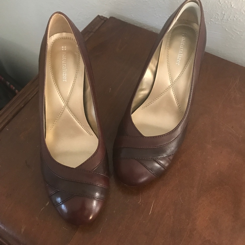 Gorgeous Naturalizer Pumps, size 8M