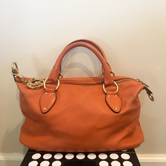 Micheal Kors Tangerine Leather Crossbody - Picture 2 of 8