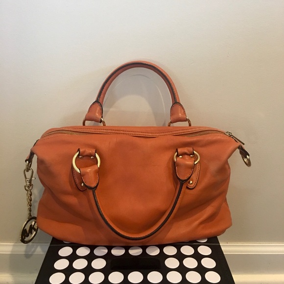 Micheal Kors Tangerine Leather Crossbody - Picture 5 of 8