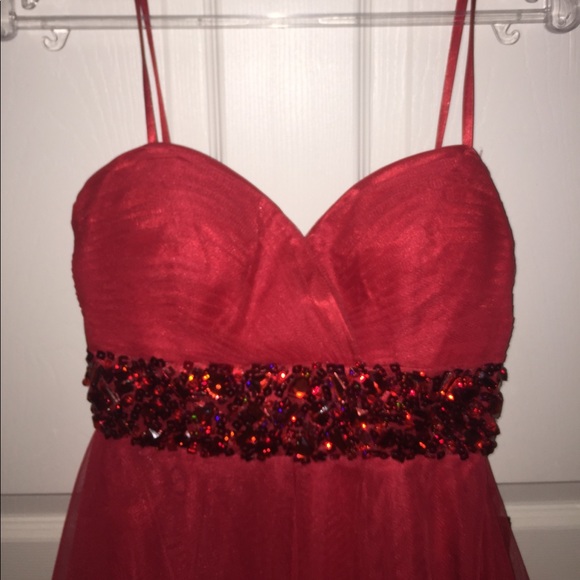 Red high-low formal dress - Picture 2 of 5