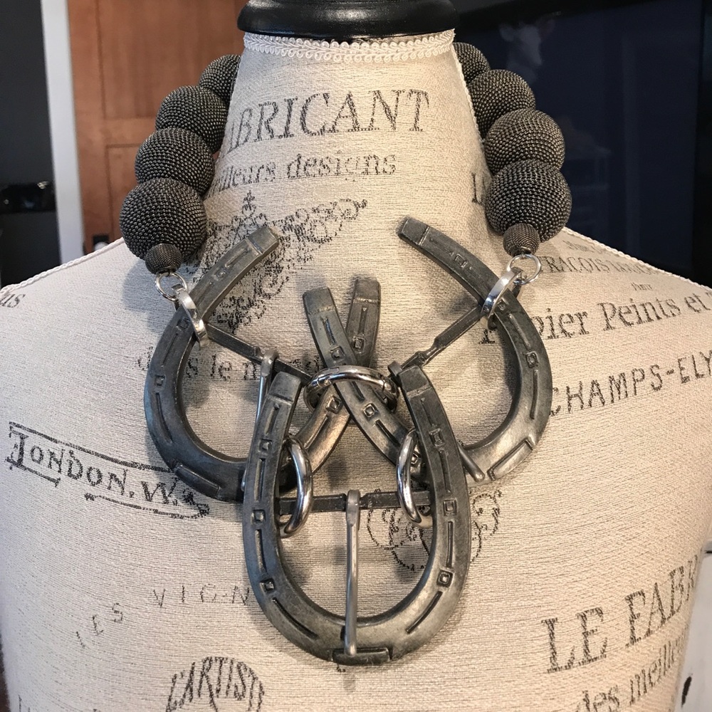 Garde del Avante necklace by Naanafya