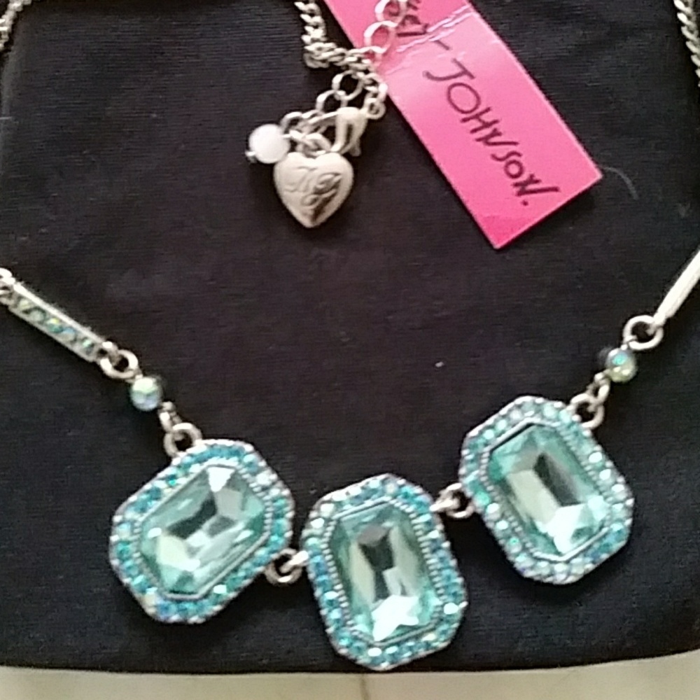BETSEY JOHNSON NECKLACE