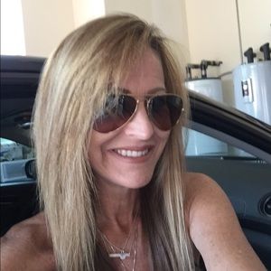 Meet your Posher, Denise