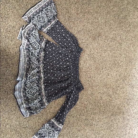 American Eagle Outfitters Tops - XS American Eagle off the shoulder top