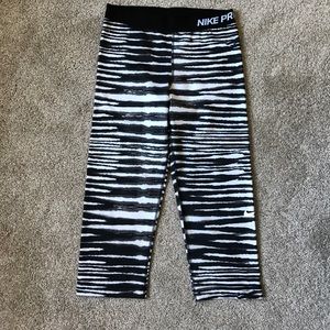 Zebra Stripe⭐️ like new ⭐️ Capri pants 🏃