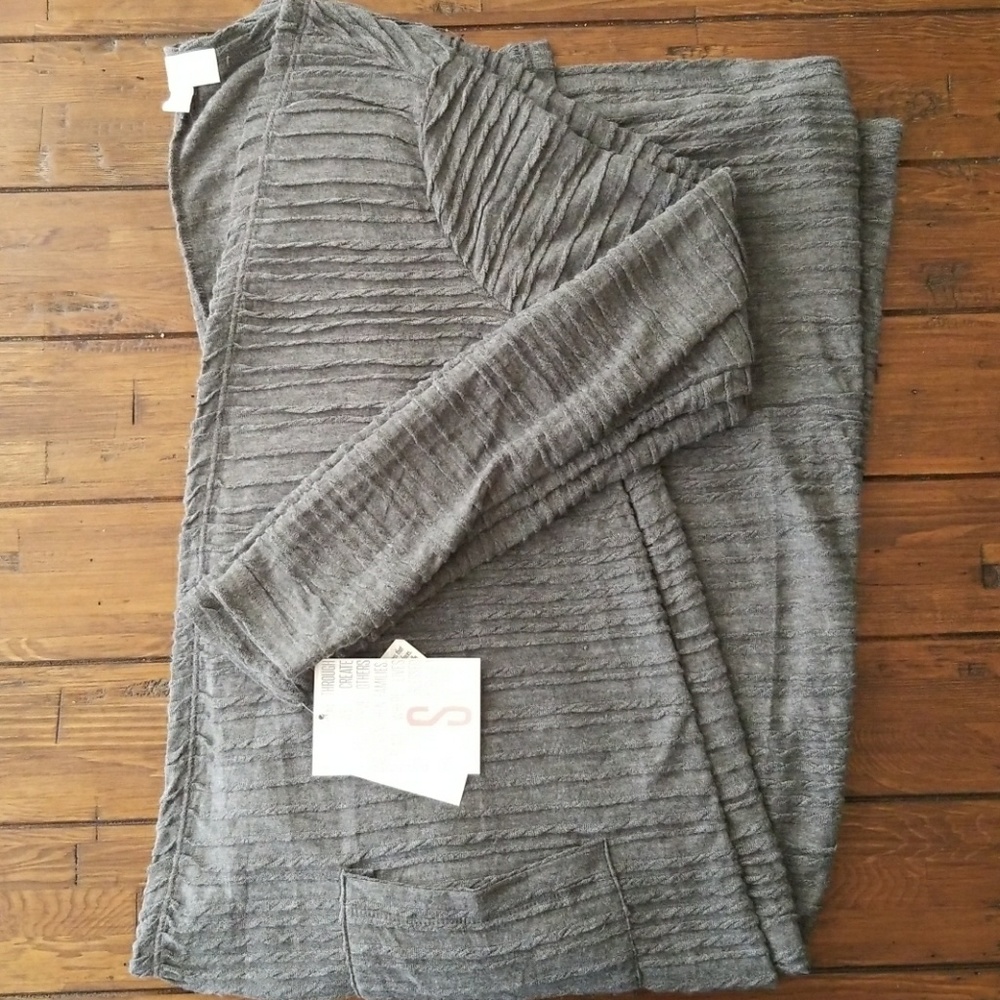S NWT Lularoe Sarah Medium Gray w/ Pintuck Detail