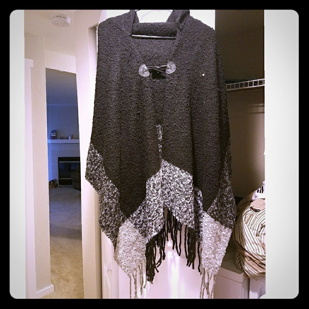 Fall Poncho/shall with a hood.