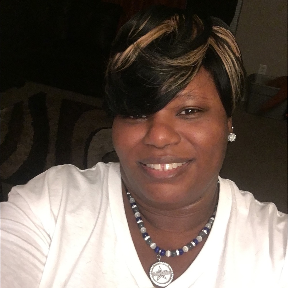 Meet your Posher, Evette