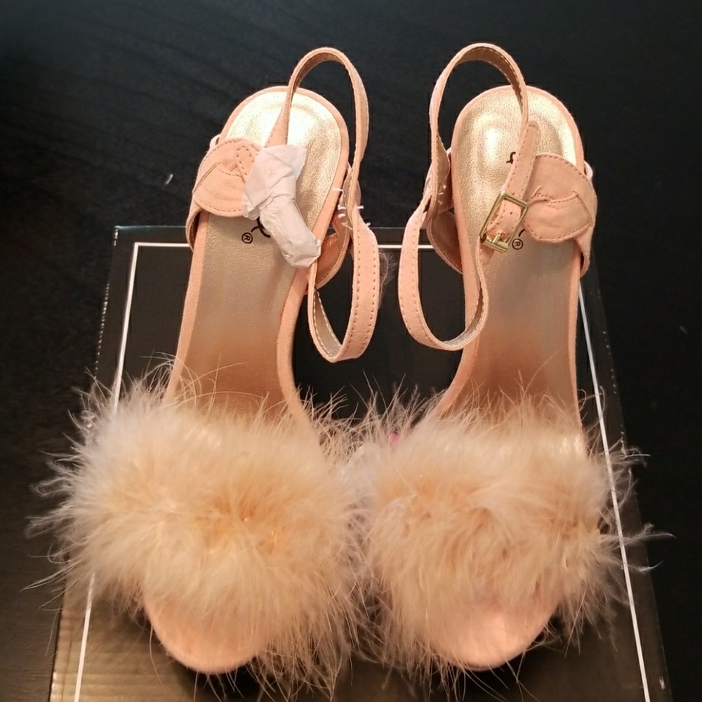 Sz 6 blush sandals