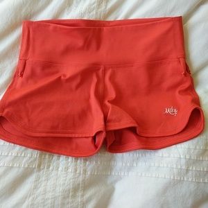 Mika yoga wear Audrina shorts L/XL